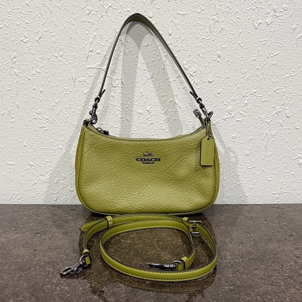 Coach Teri Olive Green Hobo Shoulder Crossbody Bag Like New CJ517 - Picture 2 of 16
